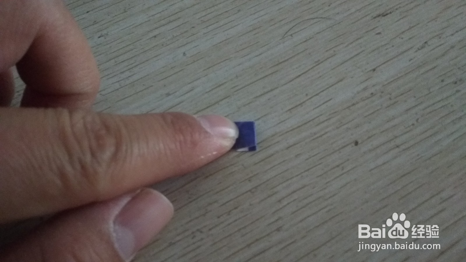 如何用一个长方形纸条做简易的中性笔的支架