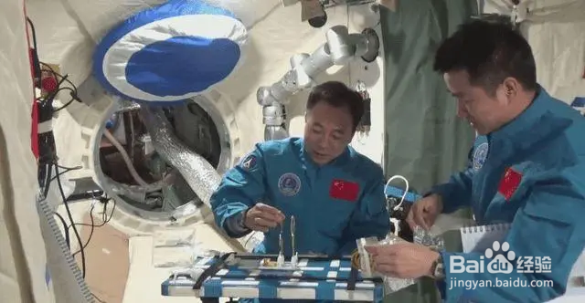 宇航员在太空中怎样获取氧气的?