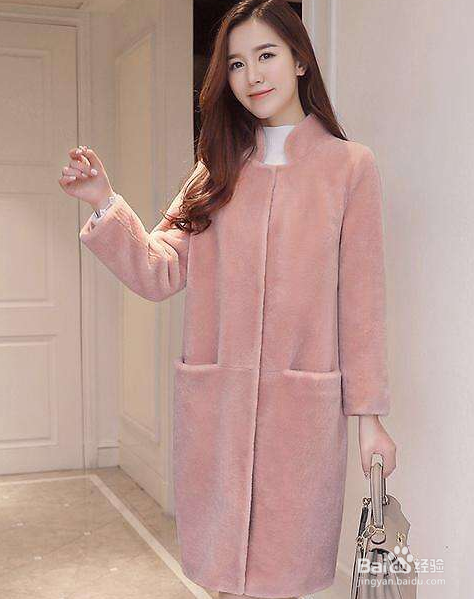 哪些穿搭可以遮盖肚子上的赘肉？