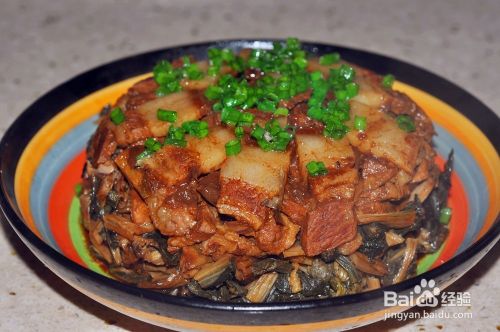 软到入口即化的“梅菜扣肉”