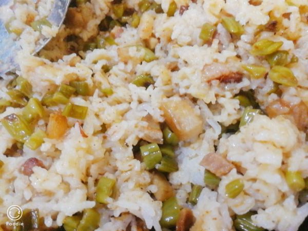 腊肉四季豆焖饭