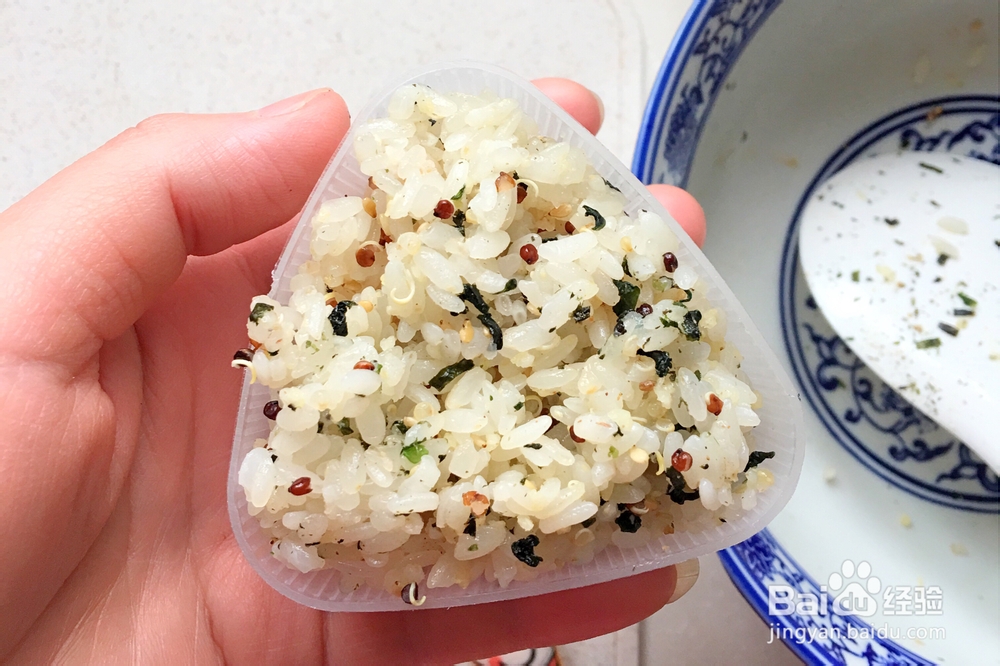 给对象做的藜麦蛋黄肉松三角饭团