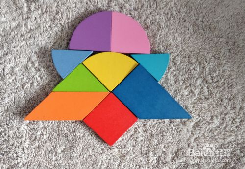 用九巧板拼图玩具怎样拼一顶消防员的帽子?