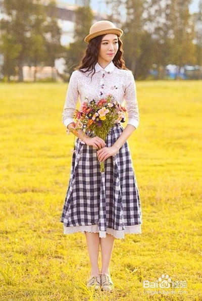 春天，衬衫如何搭配裙子比较清新