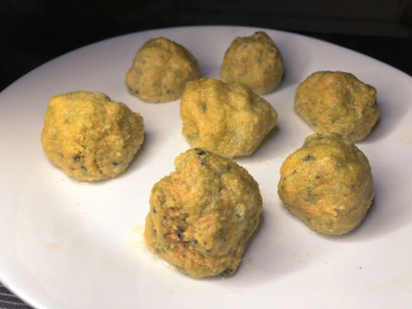 胡萝卜菠菜玉米团子