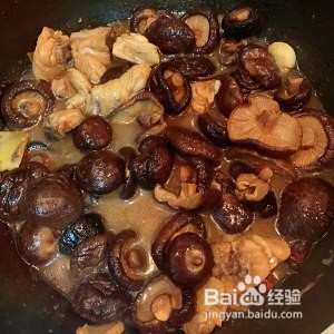 好吃美味的小鸡炖蘑菇