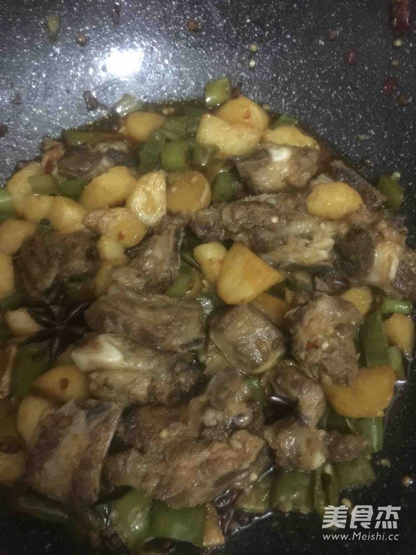 青椒土豆排骨