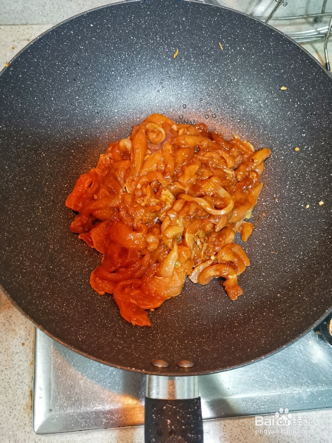 做家常菜鸡胸肉新吃法孜然芹菜彩椒炒鸡