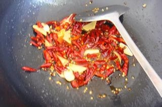 经典川菜——辣子鸡丁