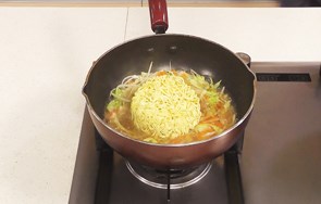 家常菜：包菜爆炒方便面