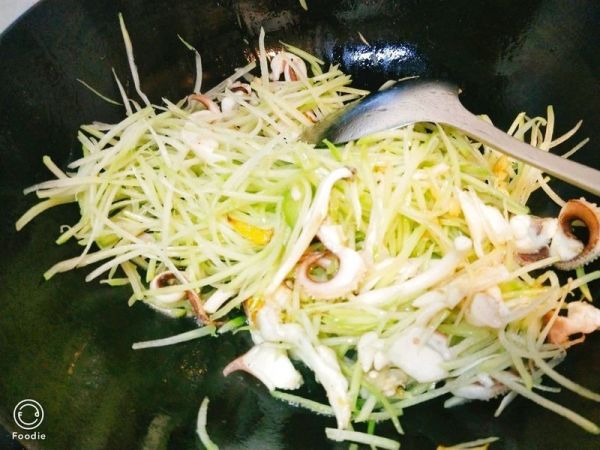 佛手瓜炒鱿鱼须