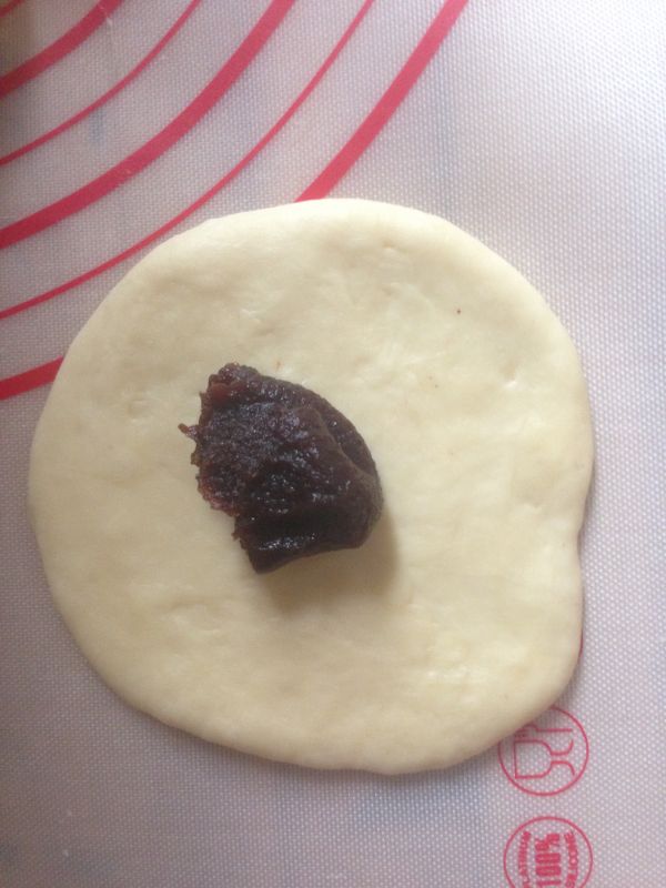 豆沙牛奶小面包