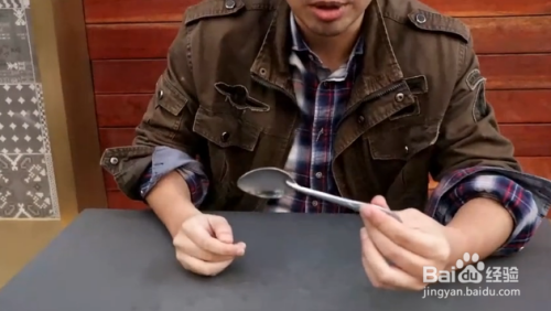 关于勺子变弯的魔术