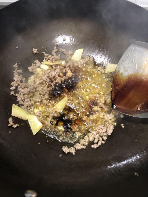 辣椒炒香干肉沫