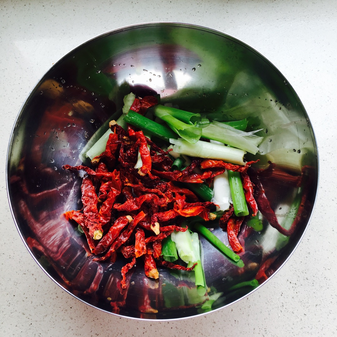 正宗新疆椒麻鸡的做法，妈妈们学会了吗？