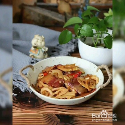 好吃的竹笋炒腊肉