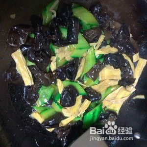 木耳腐竹炒黄瓜怎样做才好吃