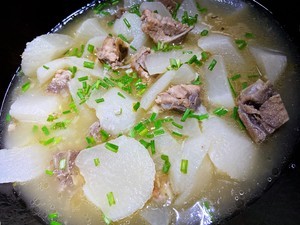 萝卜排骨汤的做法