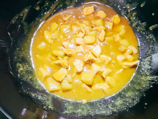 味美咖喱鸡块盖浇饭