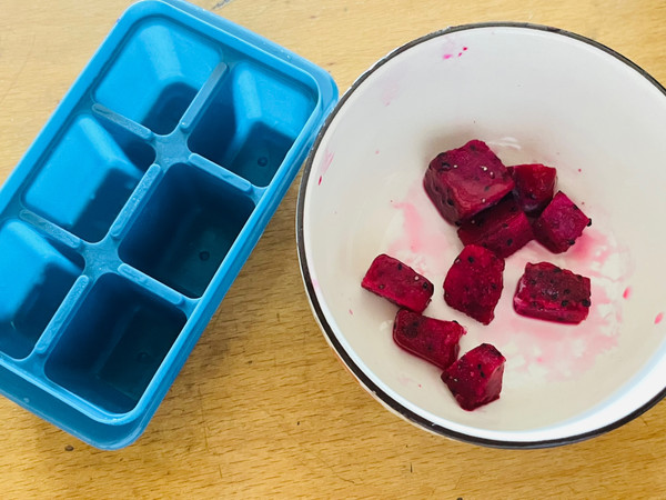 桃桃西打火龙果冰饮