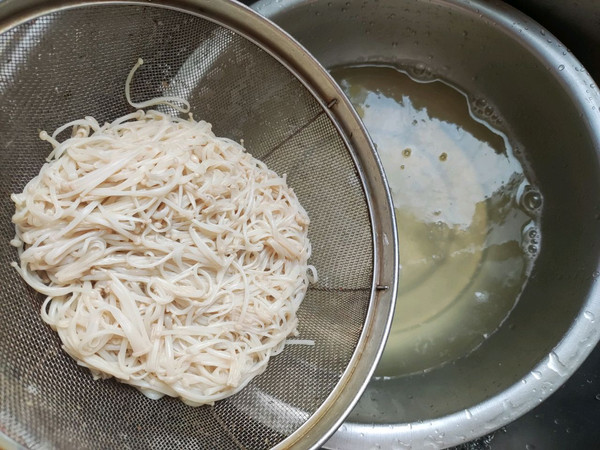 凉拌香菜金针菇