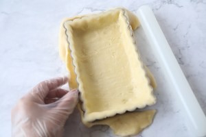 在家制作美味的蓝莓乳酪派