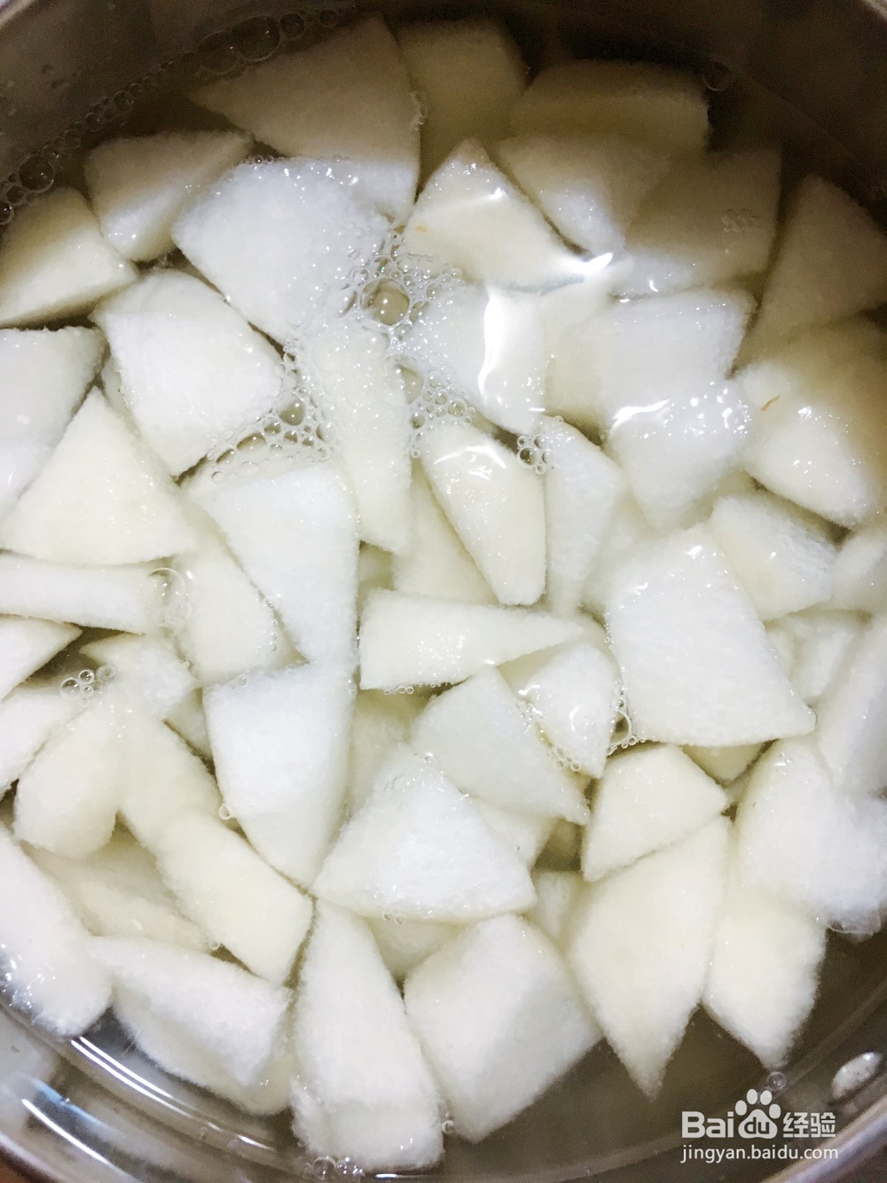 老冰糖炖雪梨的简易做法