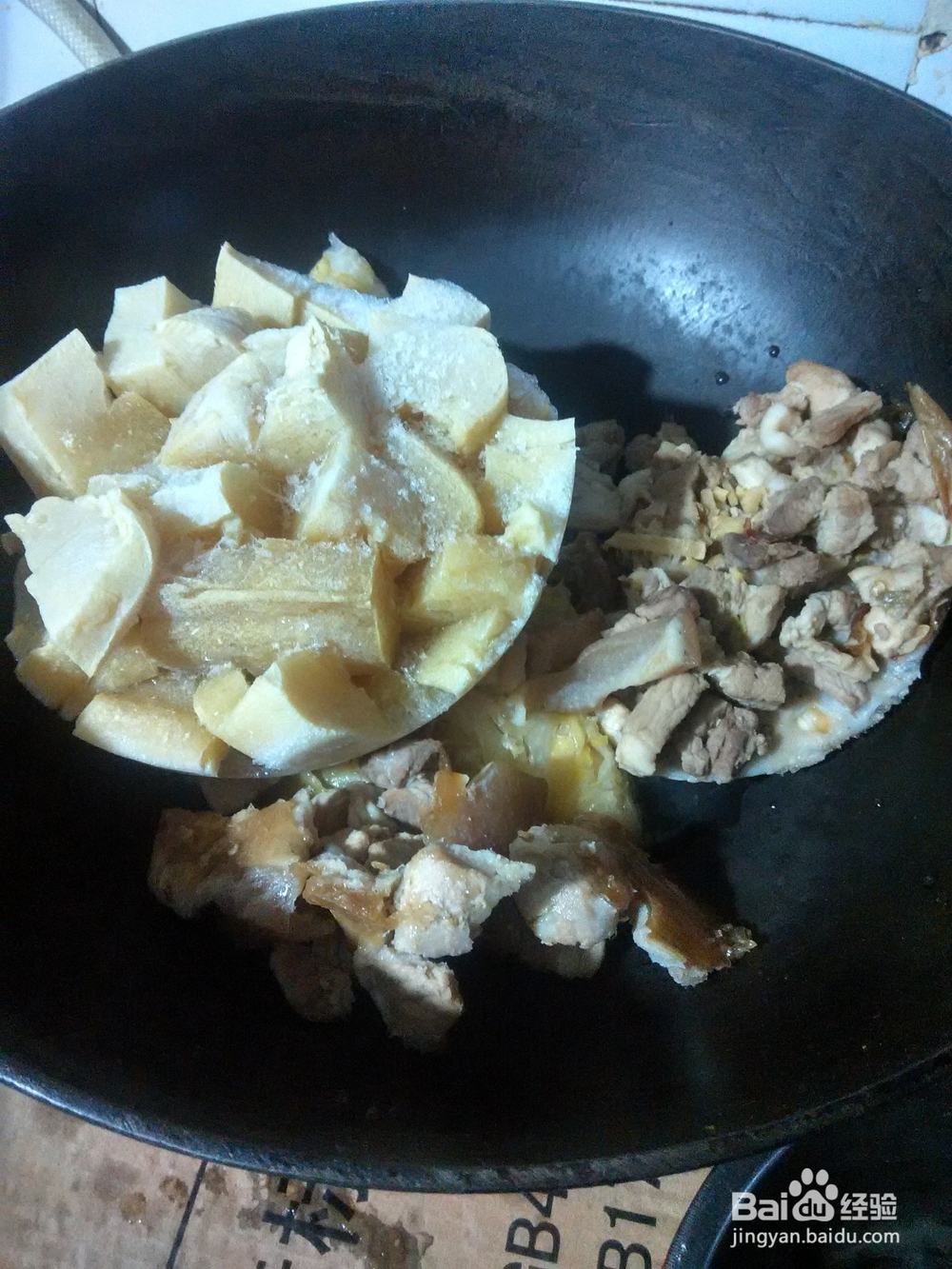 猪五花肉炖酸菜冻豆腐