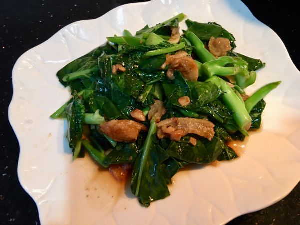 蒜头猪油炝炒甘蓝菜