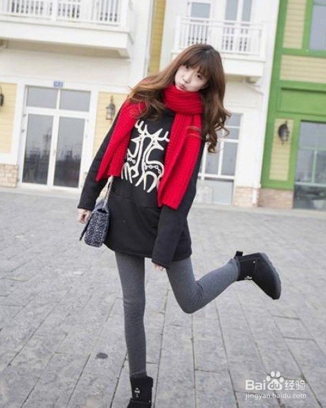 灰色裤袜配什么衣服