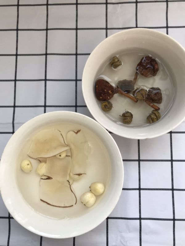 石斛海底椰排骨汤