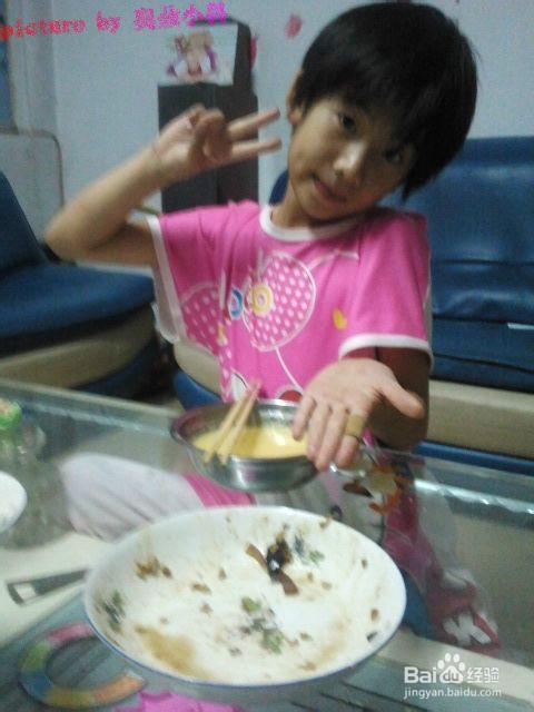 被孩子吃的光光的圆葱炒鸡蛋