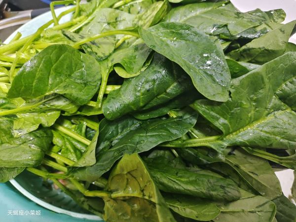 凉拌菠菜金针菇