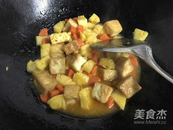 菠萝咕噜豆腐