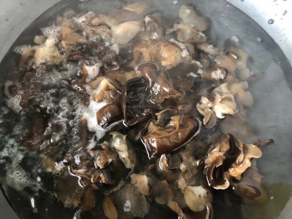 家常洋葱拌木耳