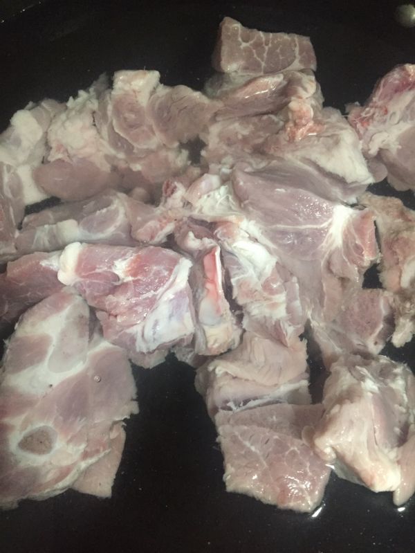 东北酸菜炖脊骨