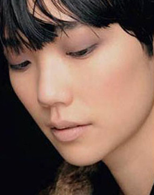 低调奢华灰色演绎秋冬妆容精髓