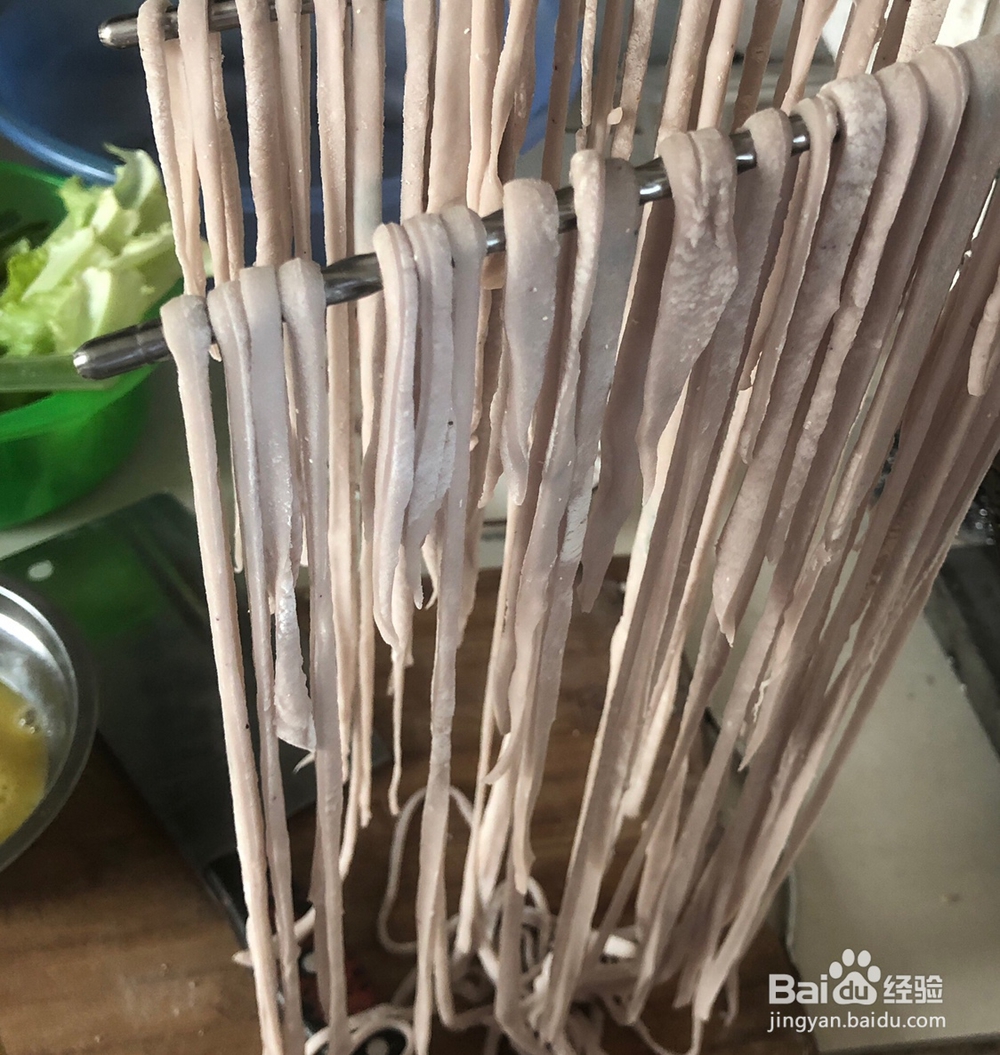 又酥又香的鸡胸肉紫甘蓝包子