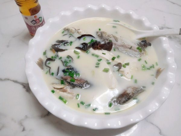 奶白鲫鱼豆腐汤