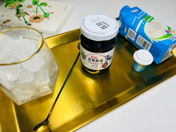 DIY蓝莓生椰拿铁