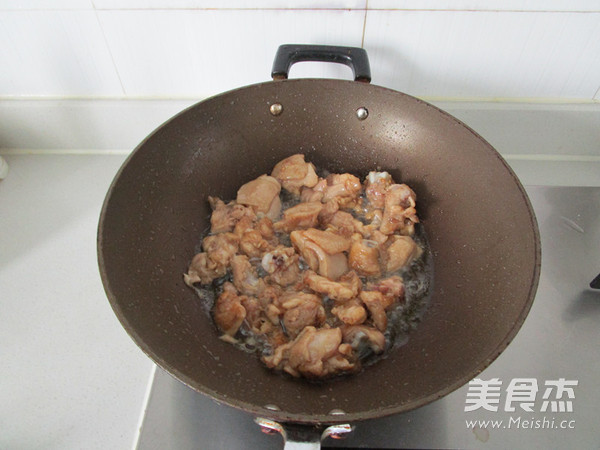 洋葱爆鸡块的做法
