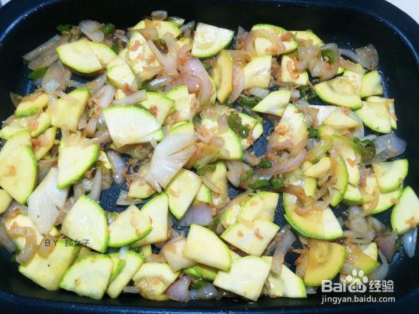 清理冰箱菜西葫芦炒洋葱