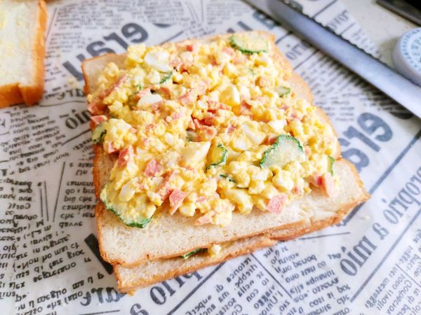 火腿鸡蛋三明治