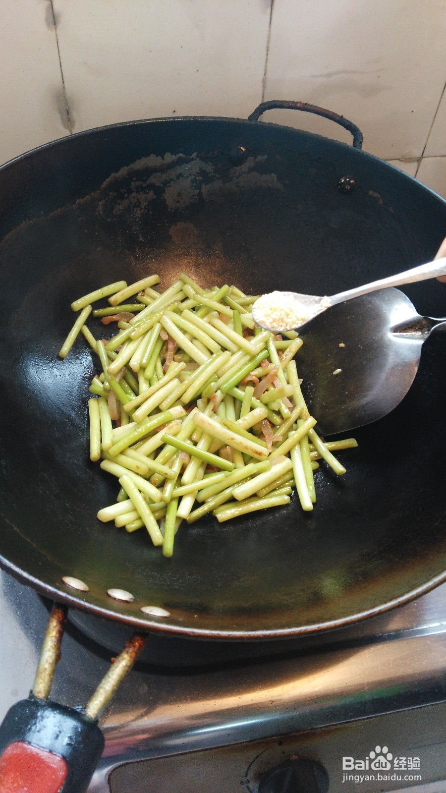 怎样做肉条炒蒜苔好吃？