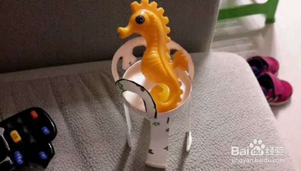 一次性纸杯DIY椅子 让你的小玩偶坐起来!