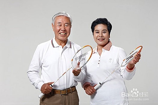 打羽毛球的技巧：四方球技巧