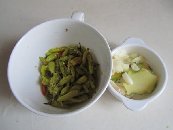 泡椒凤爪什锦菜