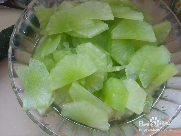 牛肉炒莴苣洋葱的做法