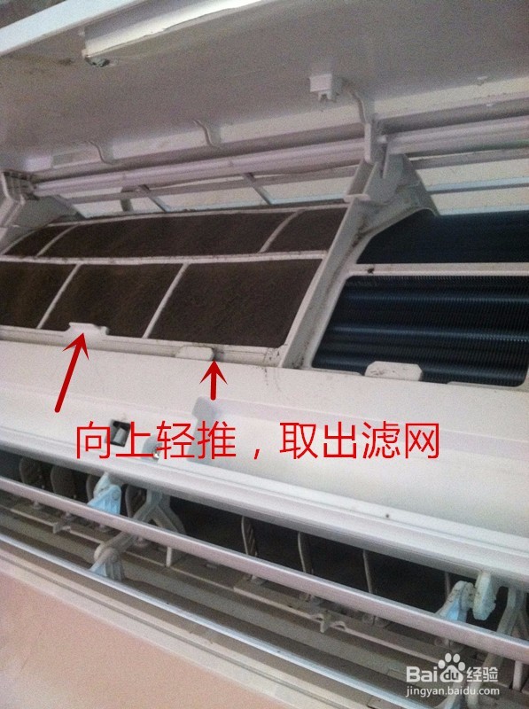 如何清洗空调挂机的滤网？