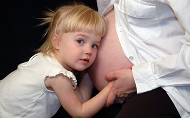 二胎有风险 高龄夫妻备孕需谨慎